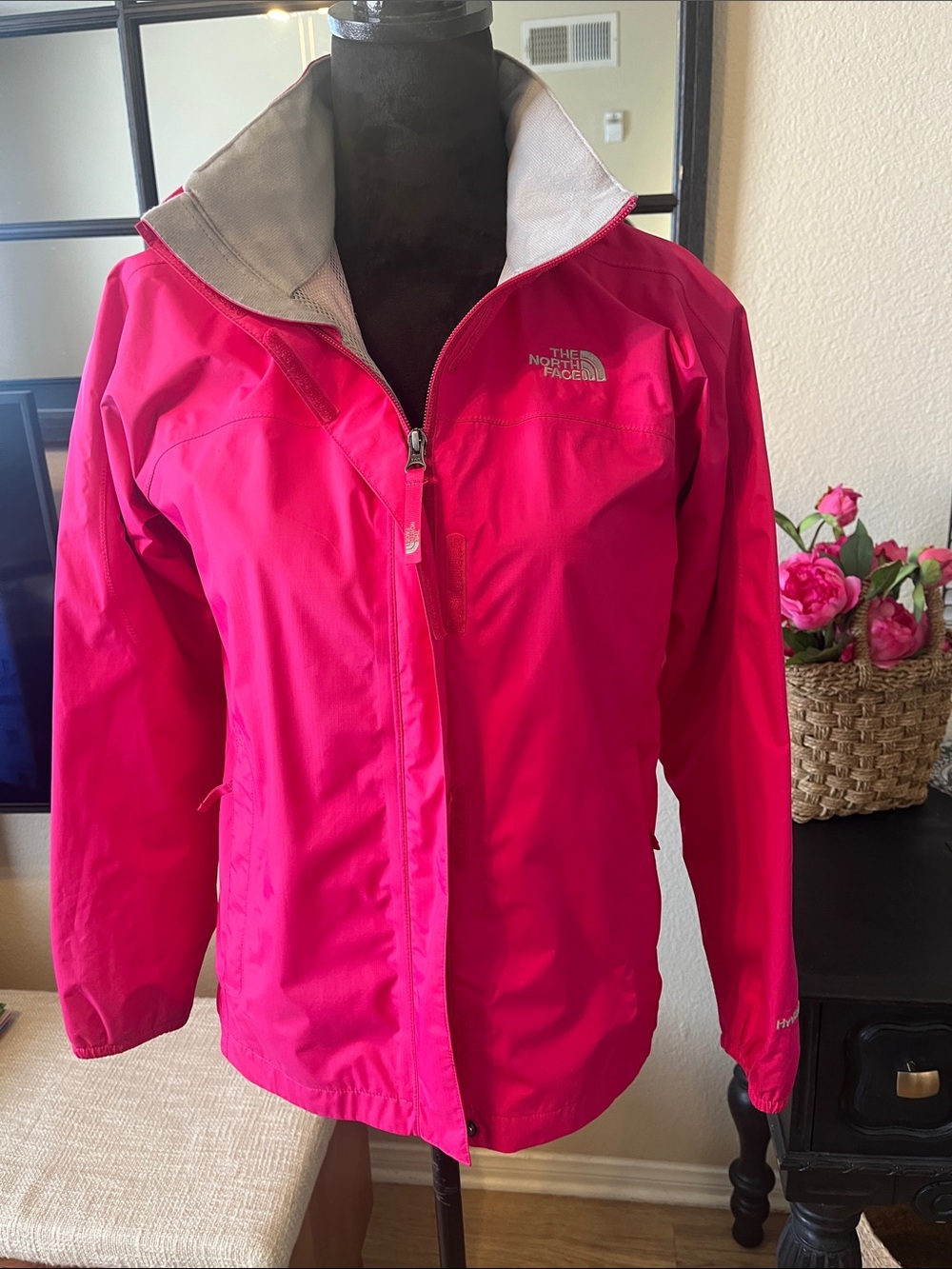 The North Face Girls Large 14/16 Fuchsia Pink HyVent Waterproof Rain Jacket